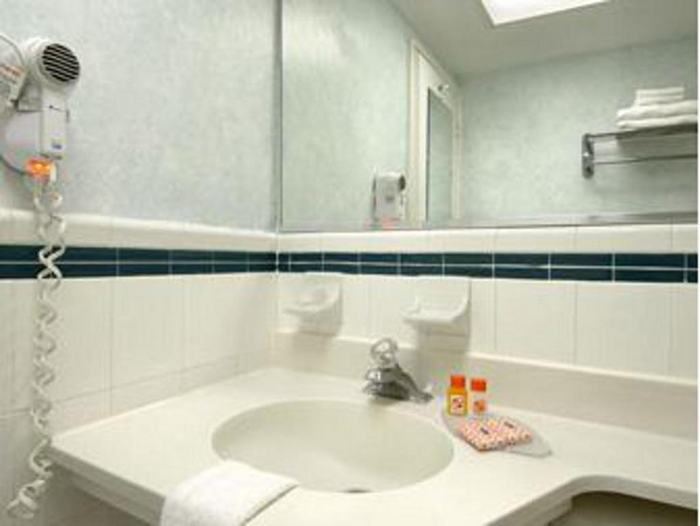 Standard Room with Two Double Beds - Smoking